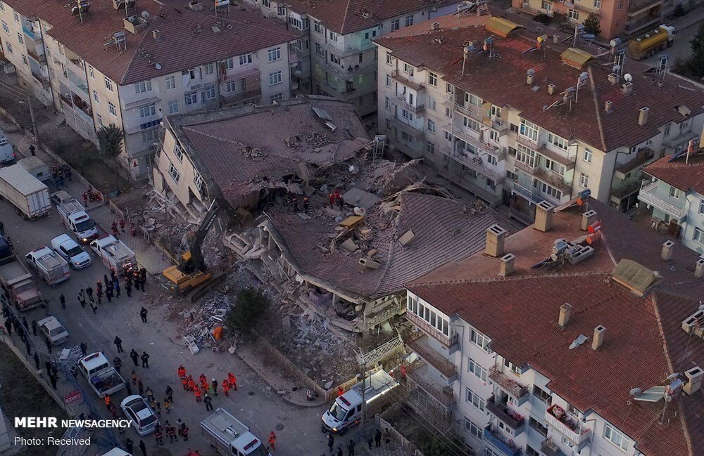 ساختمان هایی که از 20 ثانیه لرزیدن زمین جان سالم به در بردند! + عکس