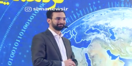 واکنش وزیر ارتباطات به شوخی‌های کاربران برای لبا‌س فضایی + فیلم