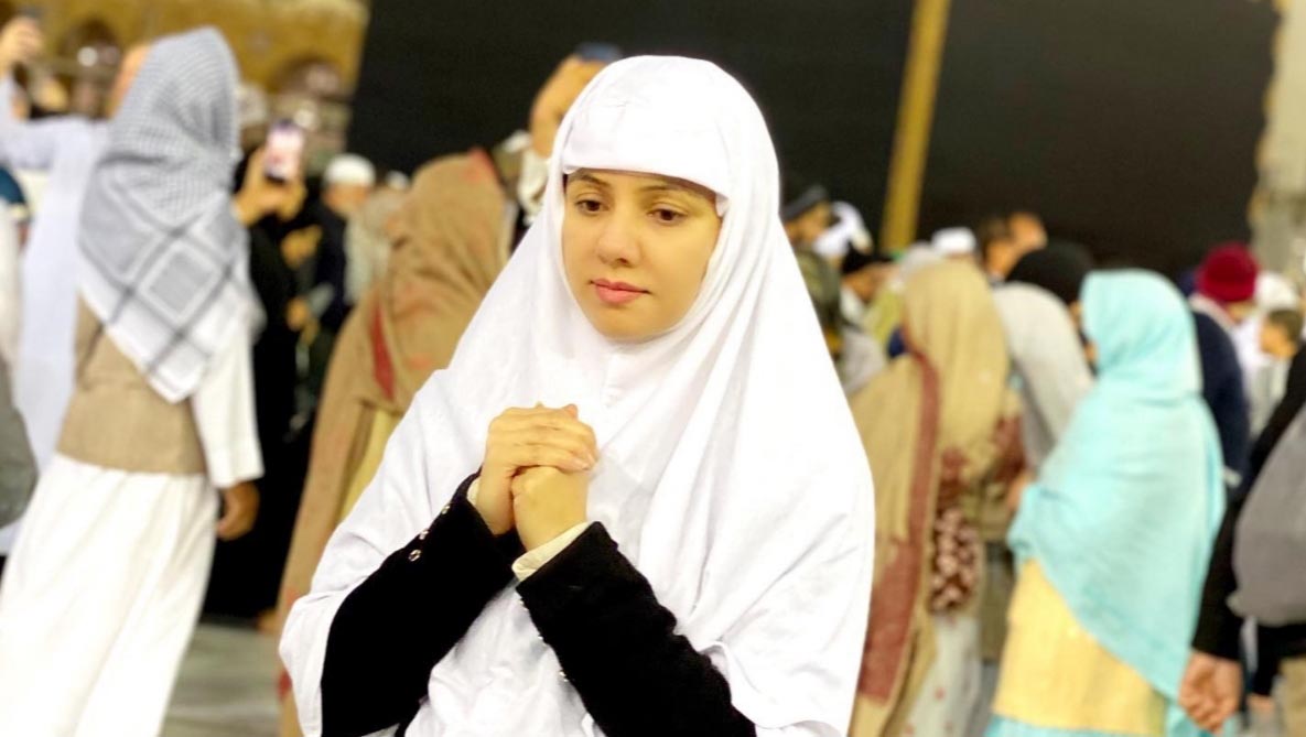 محجبه شدن خا‌نم سلبریتی و توبه از با‌زیگر‌ی + عکس