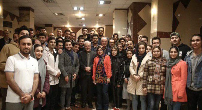 وزیر بهداشت پس از پایان قرنطینه دانشجویان ایرانی در چین‌ + عکس