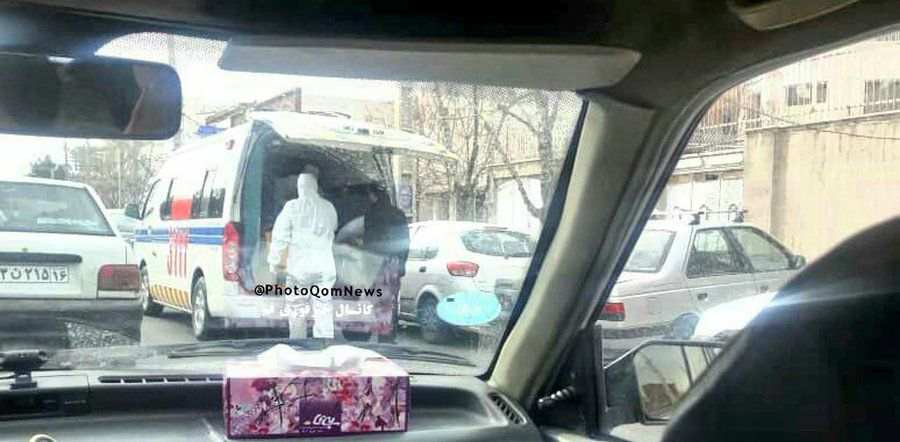 تصویری از انتقال یکی از بیماران مبتلا به کرونا درقم + عکس