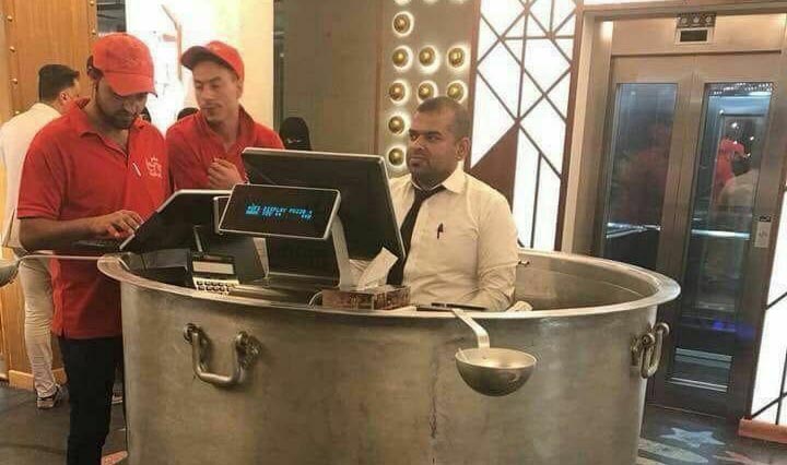 خلاقیت در طراحی دکور صندوقدار یک رستوران + عکس