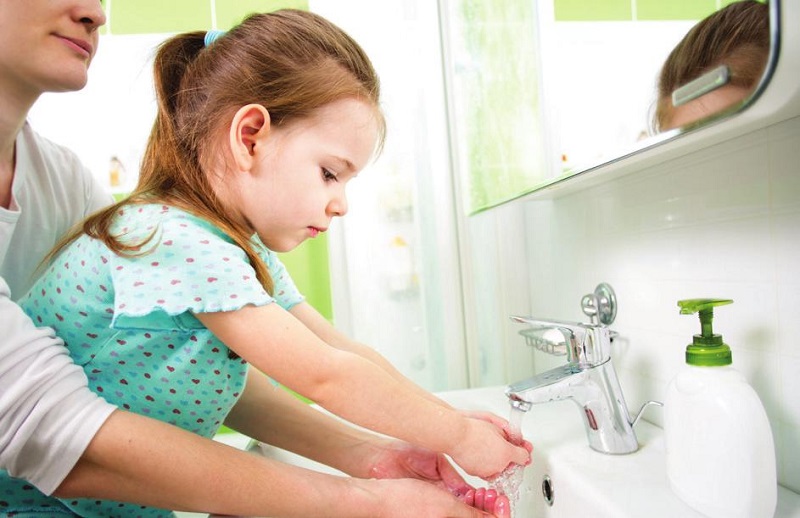 شستن دستان کودک را چگونه به عادت تبدیل کنیم؟