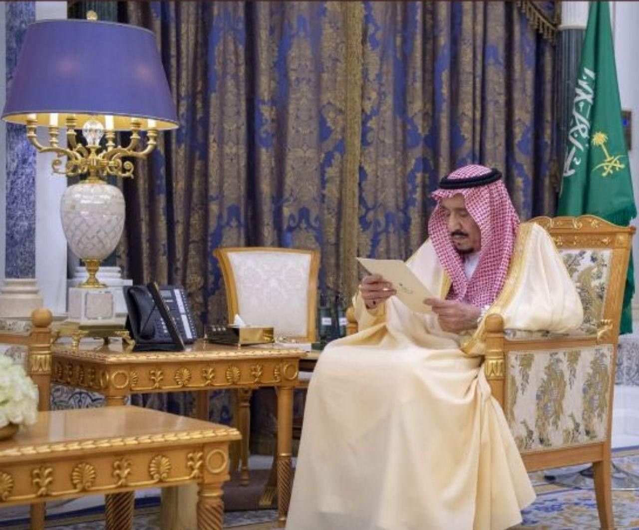 ملک سلمان در انظار عمومی ظاهر شد! + عکس