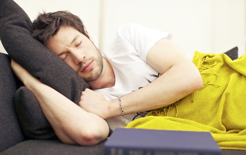 روشی برای خوابیدن که در برابر کرونا مقاوم تان می کند | مصاحبه اختصاصی 