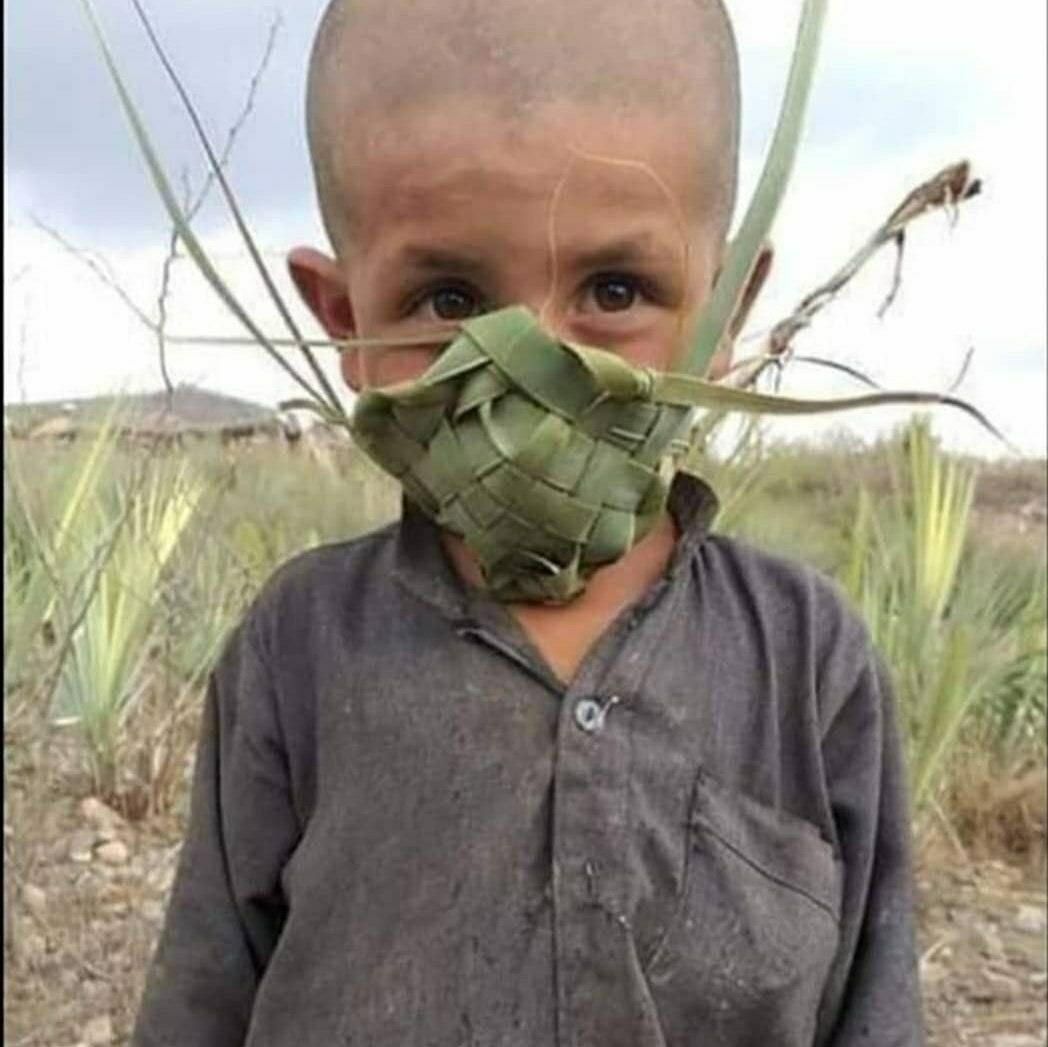 تصویری بدون شرح از ماسک یک کودک فقیر