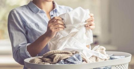 بهترین و ساده‌ترین راه برای ضدعفونی کردن لباس‌ها پس از ورود به خانه