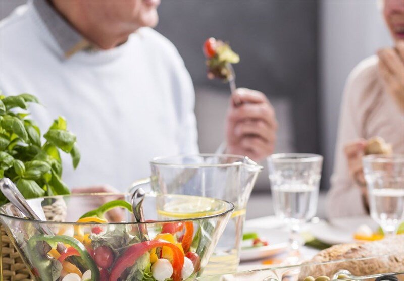  راهکارهای تغذیه‌‌ای برای مقابله سالمندان با کرونا 