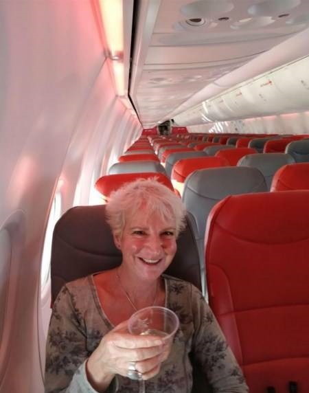 سلفی جالب و شاید تکرار نشدنی  خانمی که تنها مسافر هواپیما با 189 صندلی است+عکس