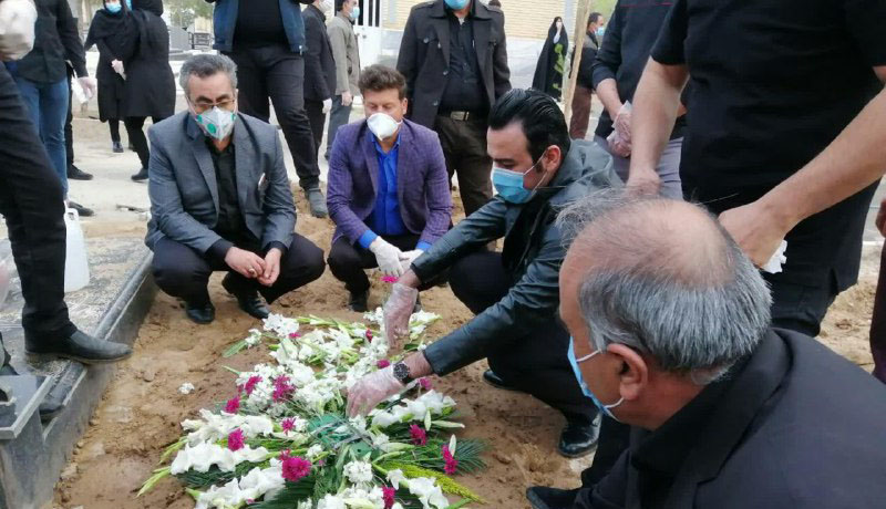 حضور جنجالی سخنگوی وزارت بهداشت در مراسم تشییع اقوام! + عکس