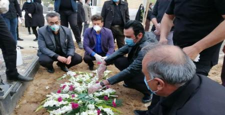 حضور جنجالی سخنگوی وزارت بهداشت در مراسم تشییع اقوام! + عکس