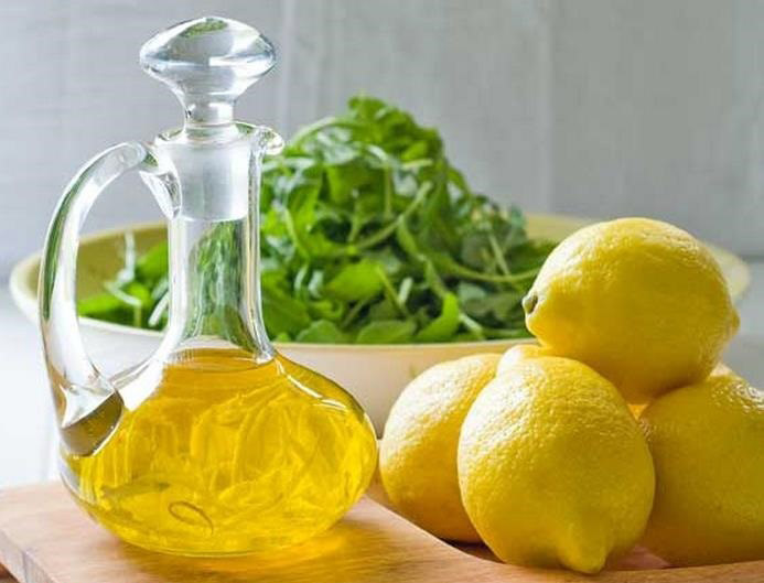 ۱۰ مزیت نوشیدن روزانه آب لیمو