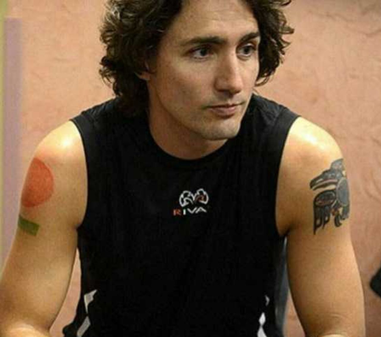 خالکوبی‌های نخست وزیر کانادا+ عکس