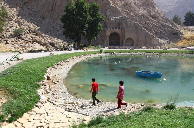  آیا در روایات دینی، درمان از طریق آبگرم‌‌های معدنی مورد پذیرش نیست؟