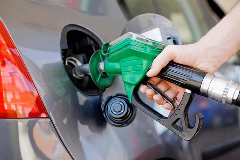 رانندگان هنگام حضور در پمپ بنزین‌ها چه نکات خطرناکی را جدی بگیرند؟