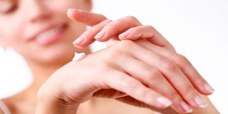 برای رفع خارش پوست دست از چه کرمی استفاده کنیم؟ 
