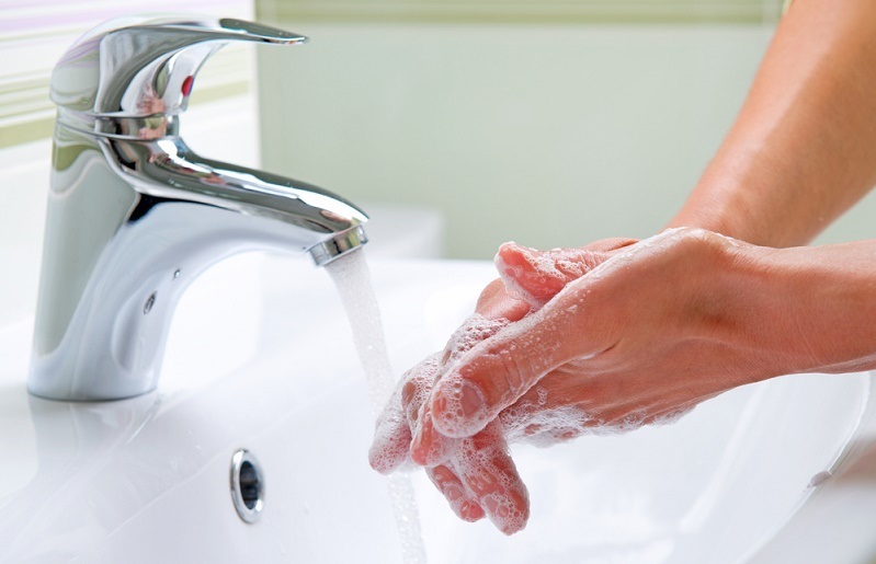 شستن دست‌ها با آب داغ یا سرد؛ کدام بهتر است؟ 