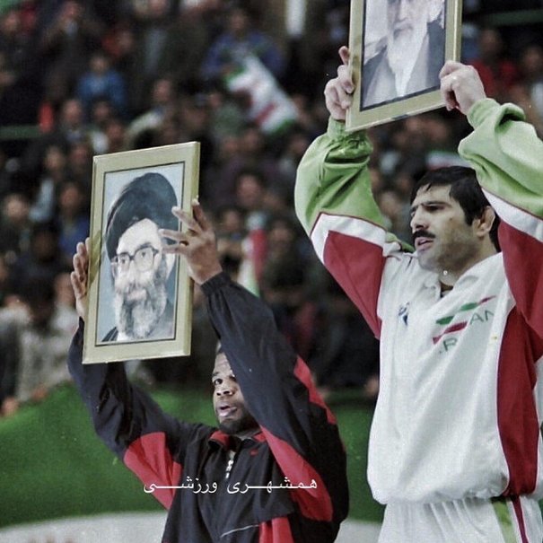 تصویر رهبر انقلاب در دست قهرمان المپیک آمریکایی + عکس
