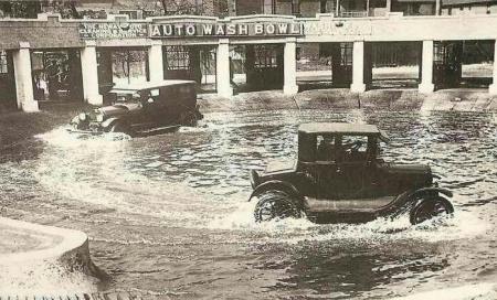 تصویر جالبی از یک کارواش در سال 1920 در آمریکا