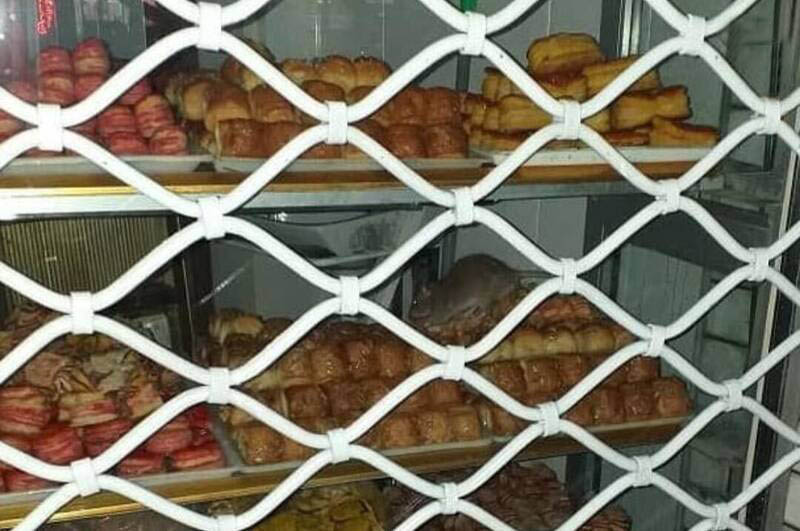 ورود یک موش به مغازه شیرینی فروشی + عکس