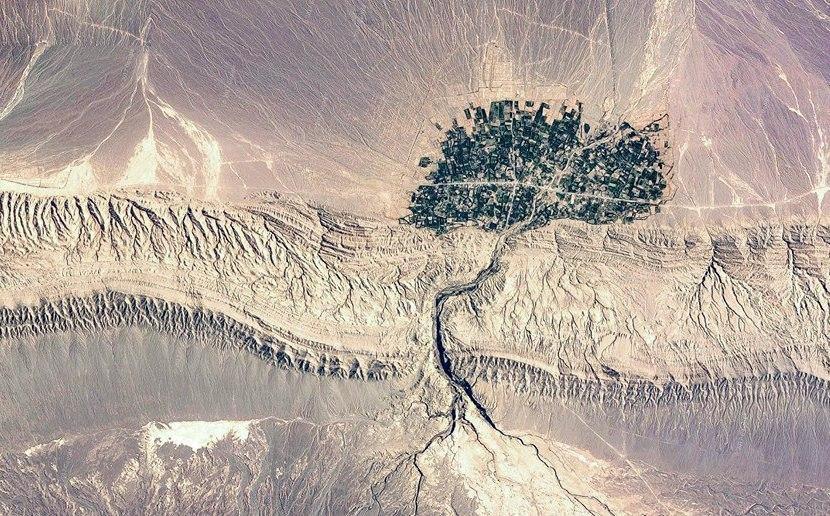 تصویری ماهواره‌ای از روستایی در کرمان مانند درختی ریشه‌دار + عکس
