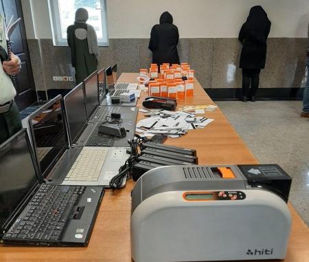دستبند پلیس بر دستان فروشندگان مجازی داروهای کرونا + عکس