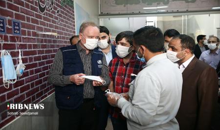 بازدید نماینده سازمان بهداشت جهانی از قرارگاه تولید ماسک + عکس