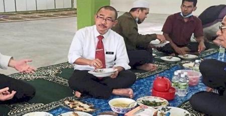 معاون وزیر بهداشت مالزی به خاطر این عکس به حبس محکوم شد + عکس