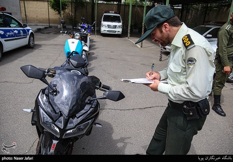 کشف موتور سیکلت های قاچاق در تهران + عکس