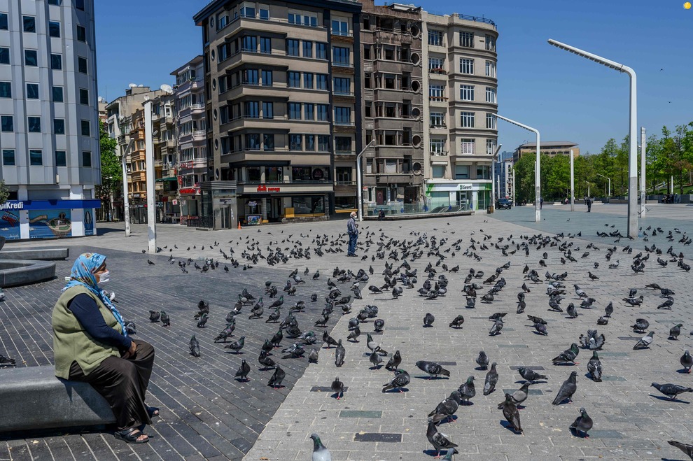 خروج سالمندان ترکیه از قرنطینه + عکس
