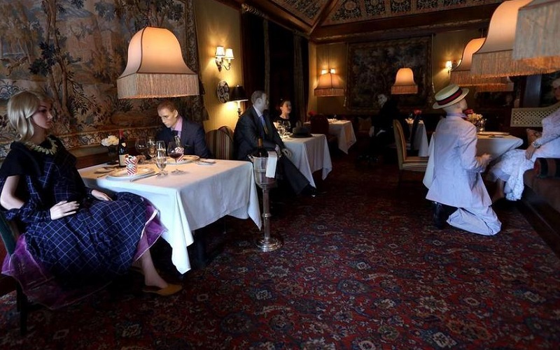 	ابتکار جالب یک رستوران برای کاهش اضطراب مشتریانش در ایام کرونا+ تصاویر 