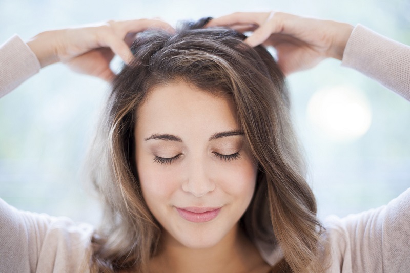  آیا ماساژ پوست سر می تواند به رشد مو کمک کند؟
