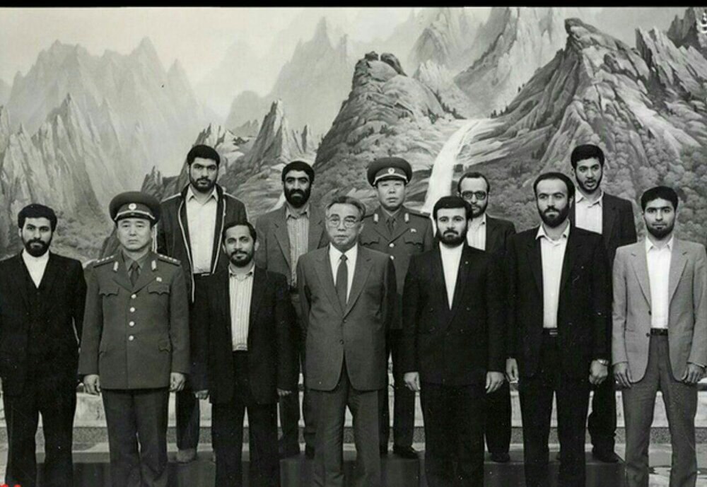 شهید طهرانی مقدم در کنار رهبر کره شمالی + عکس
