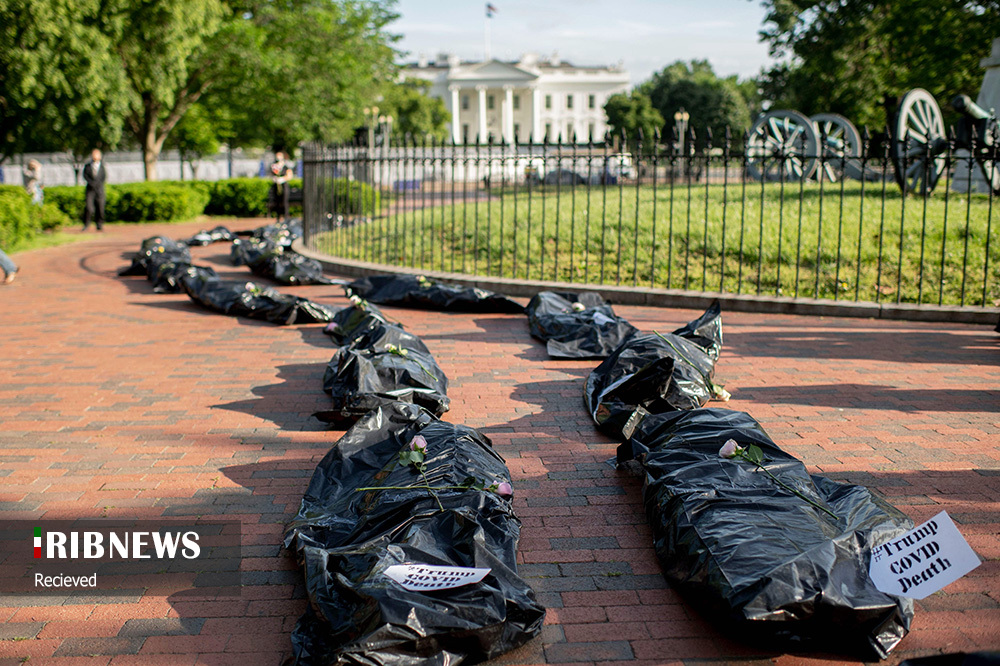 چیدن قربانیان کرونا در مقابل کاخ سفید! + عکس