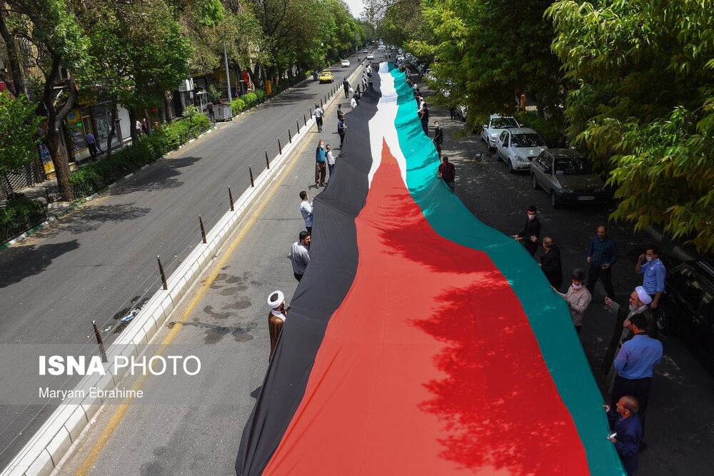 پرچم ۲۰۰ متری فلسطین در تبریز + عکس