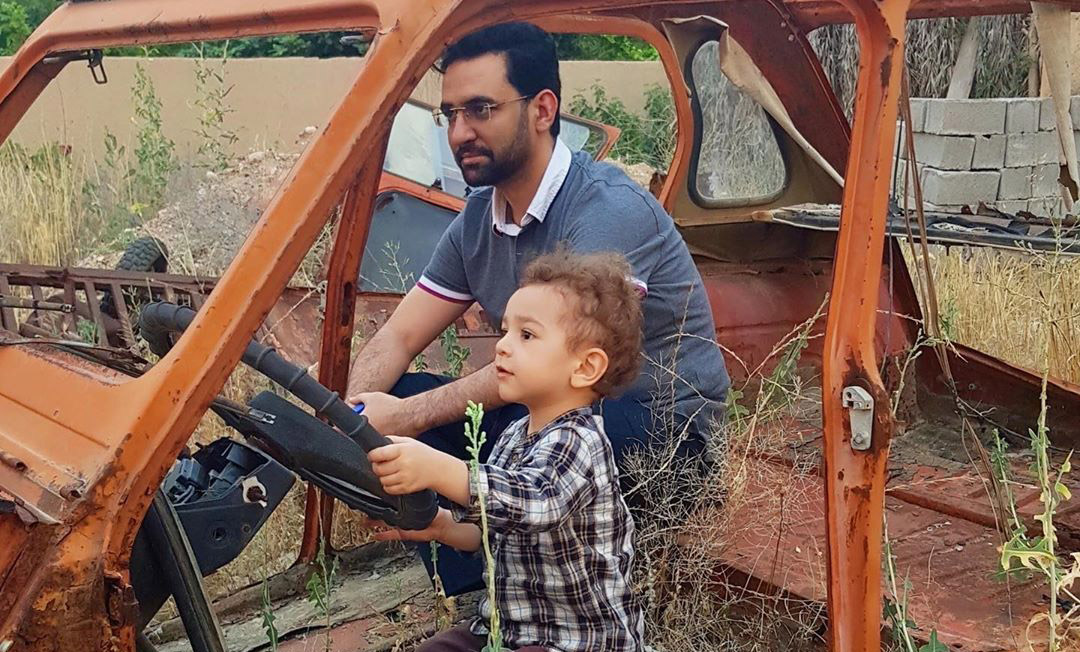آذری جهرمی با فرز‌ندش سوار ماشین پرخاطره‌! + عکس