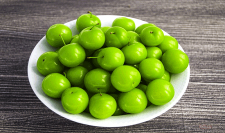 اگر به این بیماری دچارید به گوجه سبز لب نزنید 