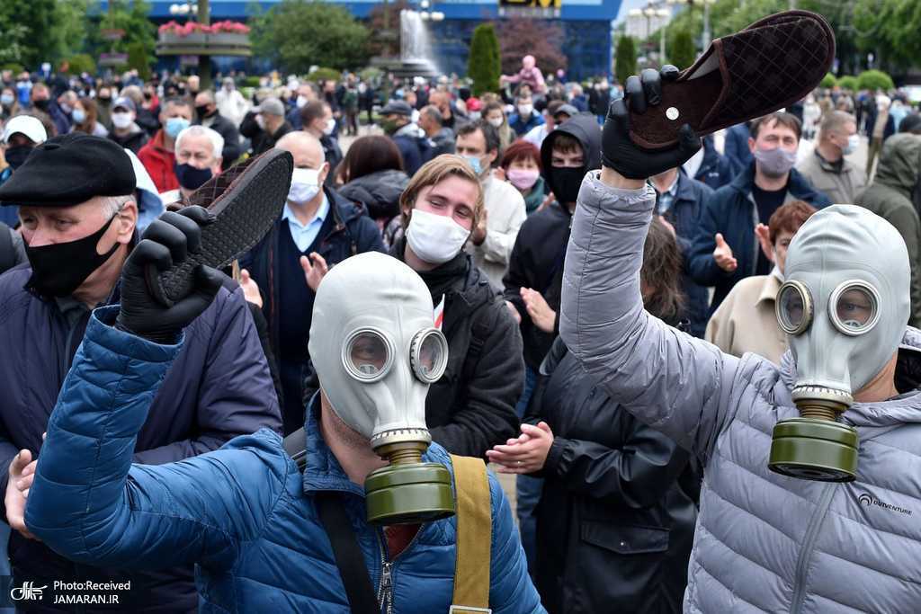 معترضان با ماسک و کفش در بلاروس + عکس