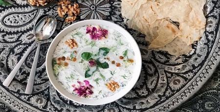 طرز تهیه آب‌دوغ‌خیار؛ خنک، سبک و تابستانه