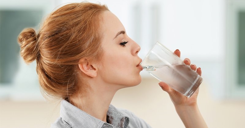  چه زمانی نوشیدن آب موجب نفخ می شود؟ 