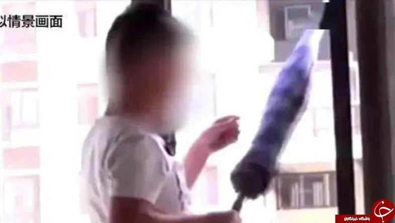 پرش کودک با چتر از بالکن طبقه پنجم به تقلید از یک کارتون! + عکس