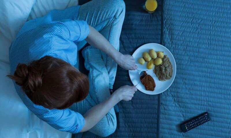 غذا خوردن در این زمان چاق تان می کند 