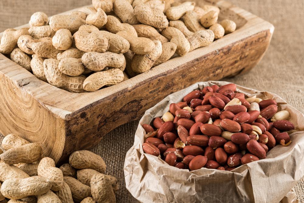  خواص و مضرات بادام زمینی را بشناسید