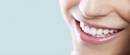 چگونه دندان‌های خود را سفید کنیم؟