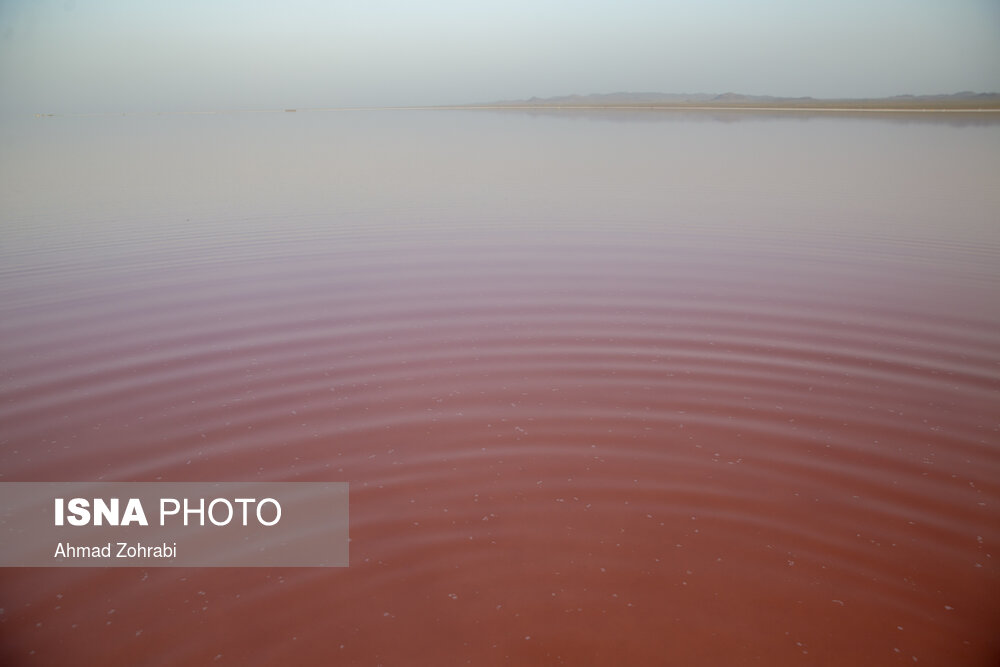 دریاچه‌ای سرخ در قلب ایران + عکس