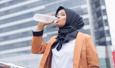 از آفتاب طولانی مدت تا دیابت؛ چرا بیش از حد تشنه می‌شویم؟ 