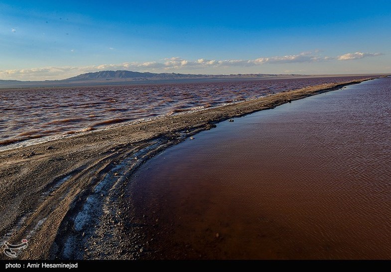  سرخ شدن دریاچه نمک قم+ عکس