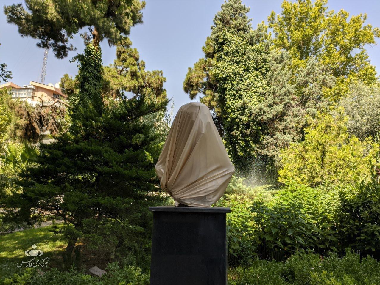 آیا این مجسمه ناپیدا متعلق به شهید سلیمانی است؟ + عکس