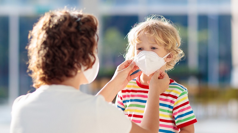 چطور کودک را قانع کنیم که ماسک بزند؟