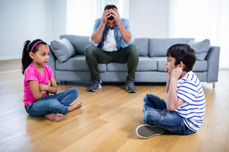 چه واکنشی در مواجهه با دعوای کودکان نشان دهیم؟